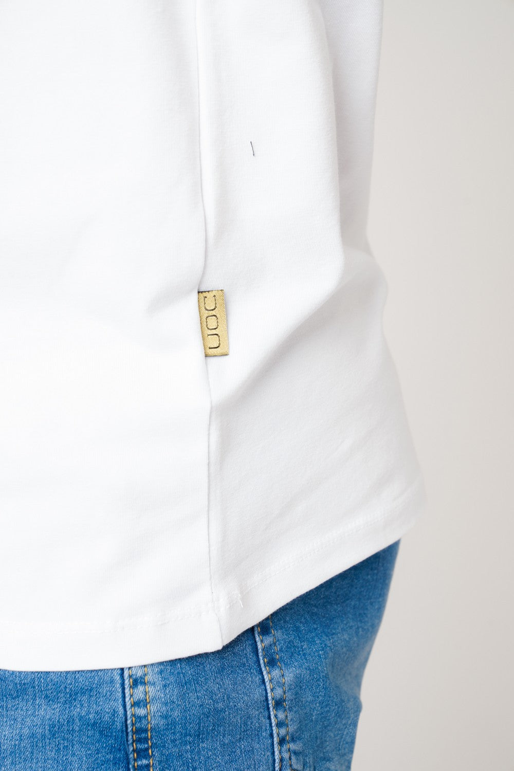 BODY TAPE WHITE T-SHIRT