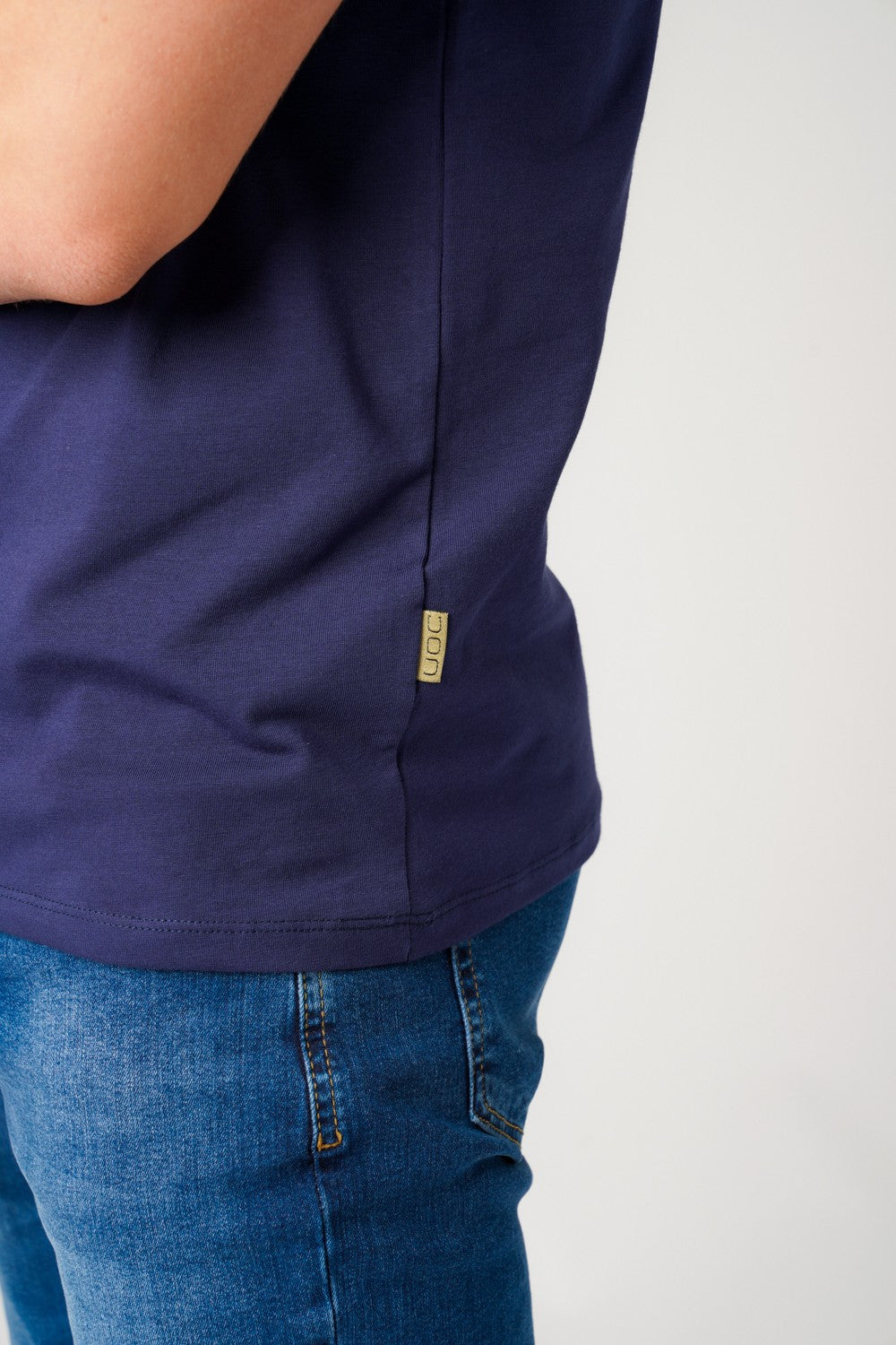SQUARE NAVY T-SHIRT